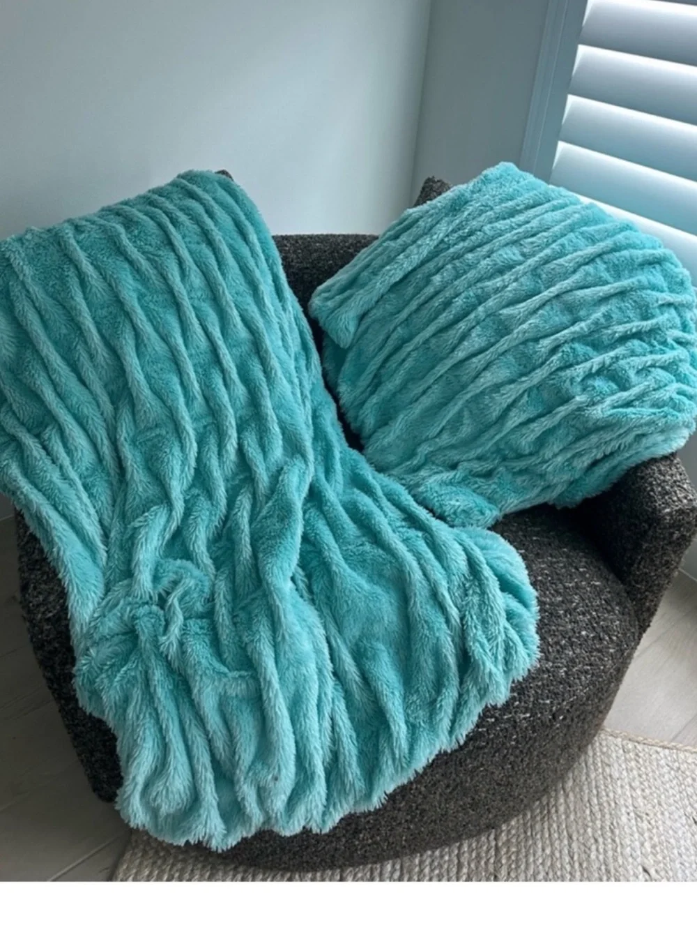 Z GALLERIE OSLO THROWS. SET OF 2